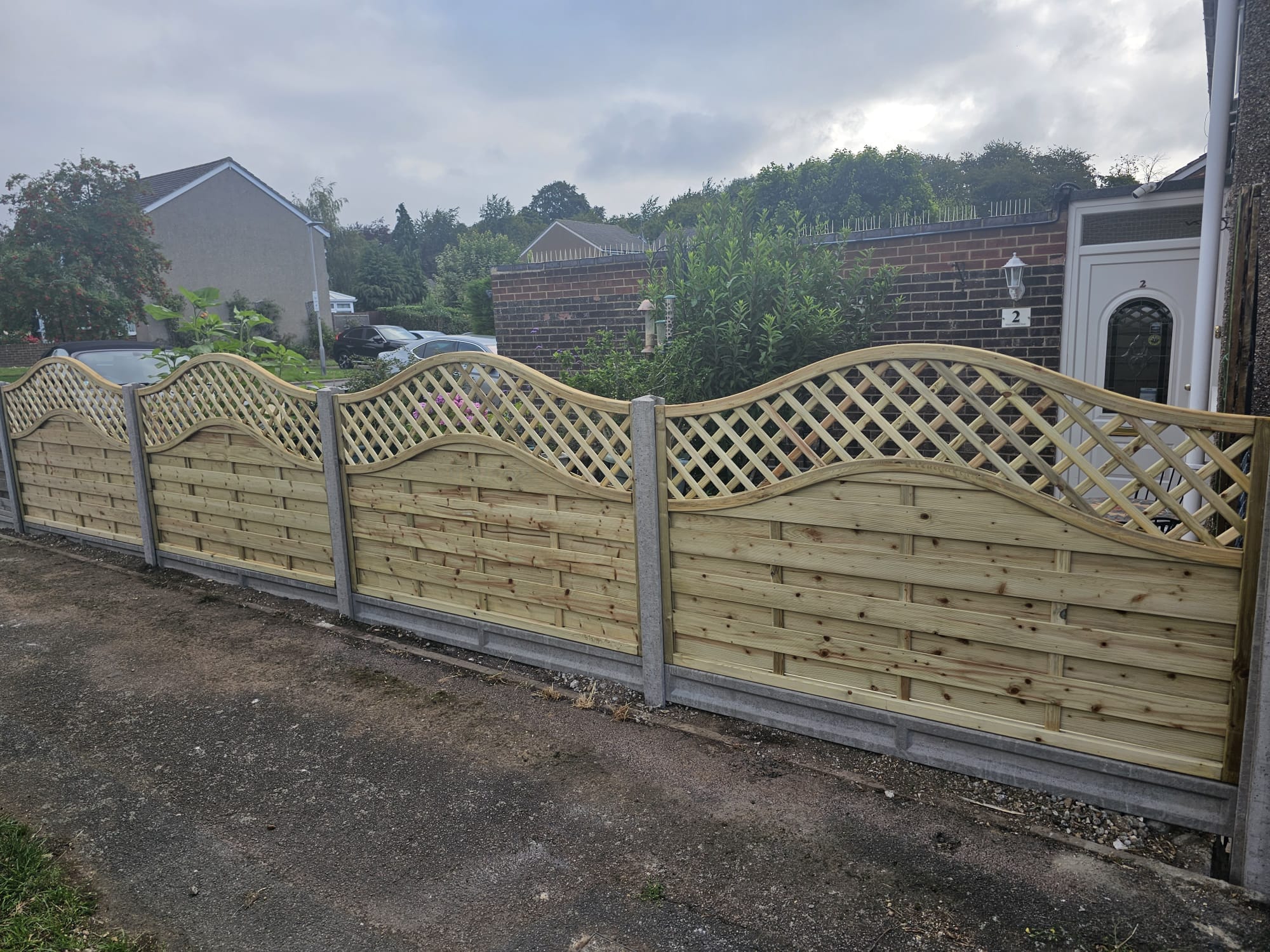 An image showing omega lattice fence panels, curved trellis to top.