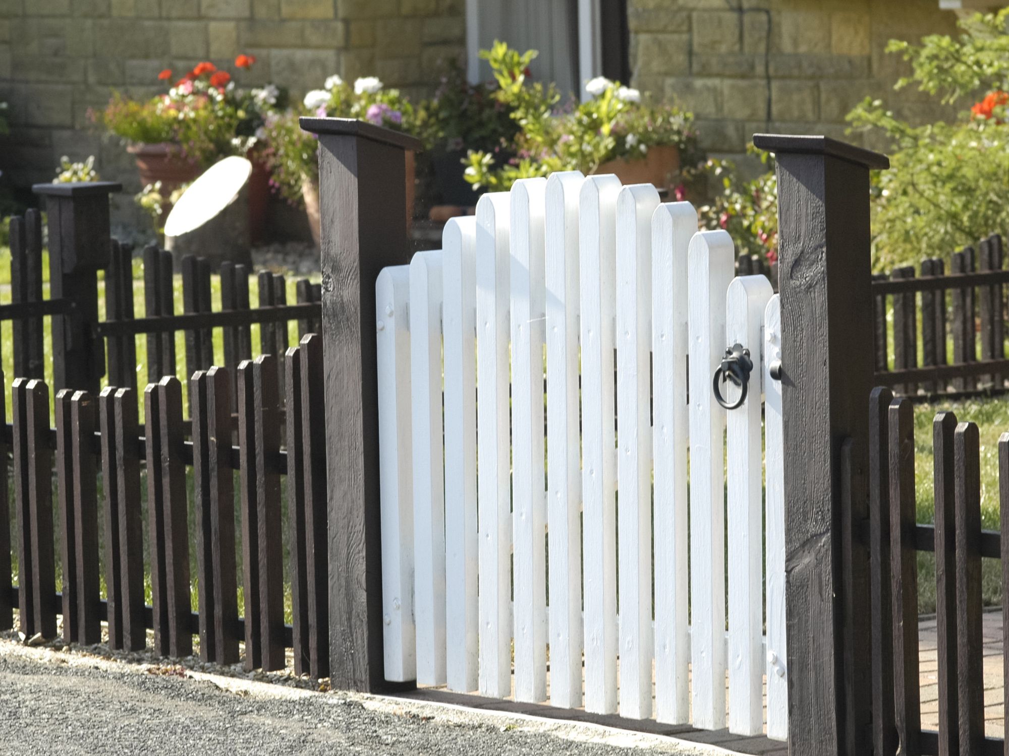 Small picket fence gate in white